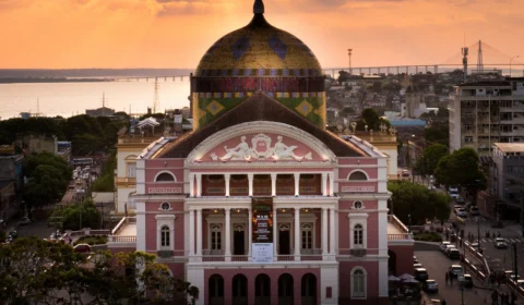 Conheça o Teatro Amazonas patrimônio histórico nacional.