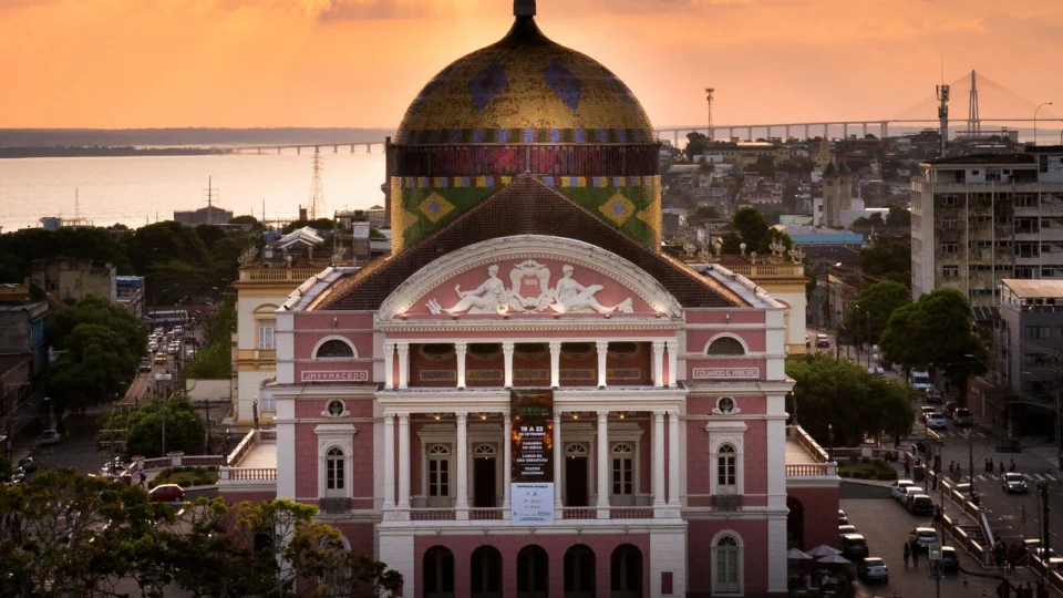 Conheça o Teatro Amazonas patrimônio histórico nacional.