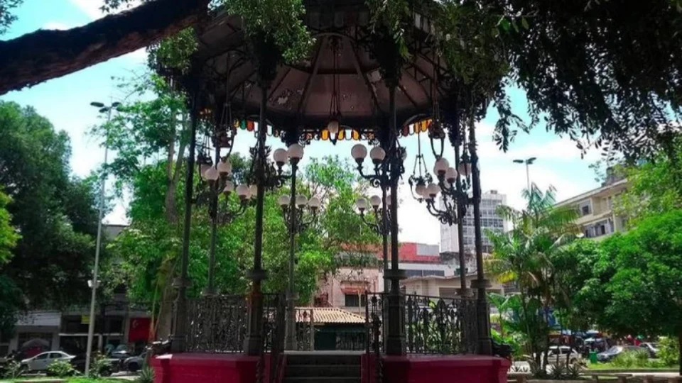 Praça histórica em Manaus é o passeio perfeito para boas fotos no Instagram, confira