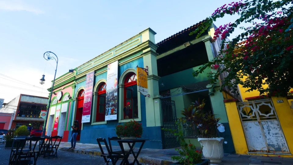 Espaço cultural em Manaus reúne obras de artistas amazonense, conheça o lugar