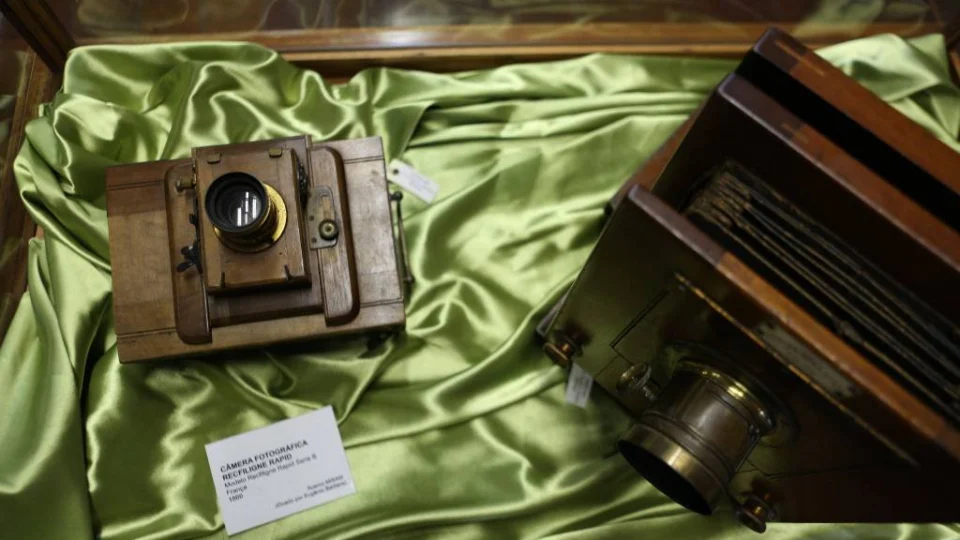 Partituras musicais e pôsteres de cinema antigos são peças de acervo em museu de Manaus, conheça o lugar