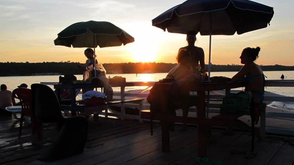 Vumbora ?! Viva a experiência de um dia no flutuante Abaré em Manaus