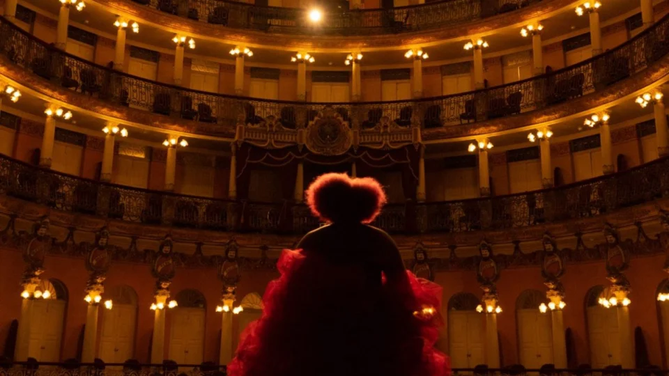 Companhia de artes apresenta série no teatro Amazonas sobre homofobia