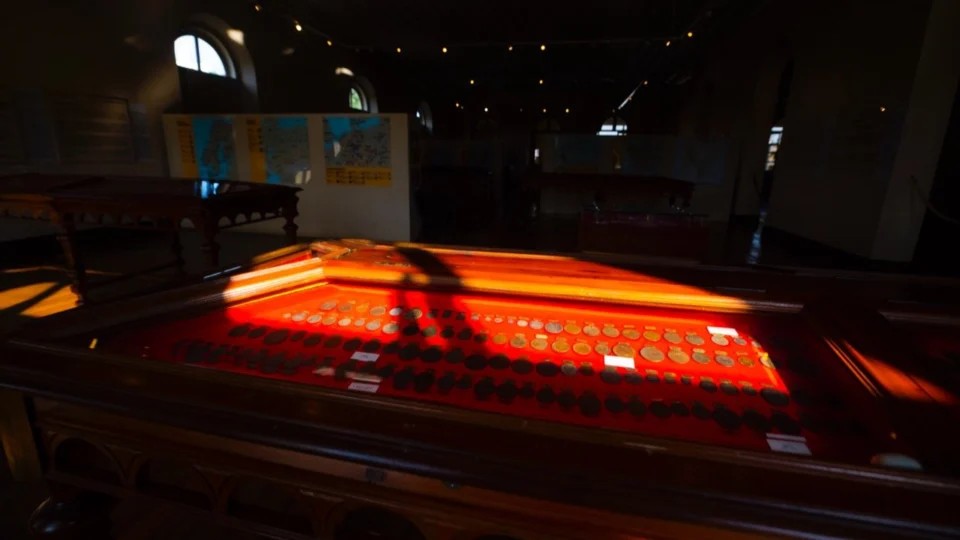 Segunda menor moeda do mundo é atração em museu de Manaus, conheça o lugar