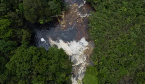 Trilha e paraíso: conheça a cachoeira de Iracema em município do Amazonas