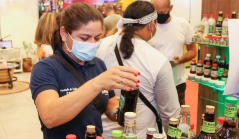 ‘Cachaça do Índio’ é produzida por artesãos indígenas com ingredientes tradicionais