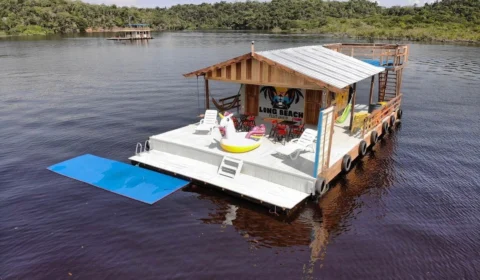 Cinco flutuantes na cidade de Manaus para curtir o dia e pernoitar no Lago do Tarumã