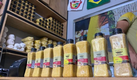 Loja em Manaus faz sucesso com vendas de farinha produzida no Uarini, Município do Amazonas