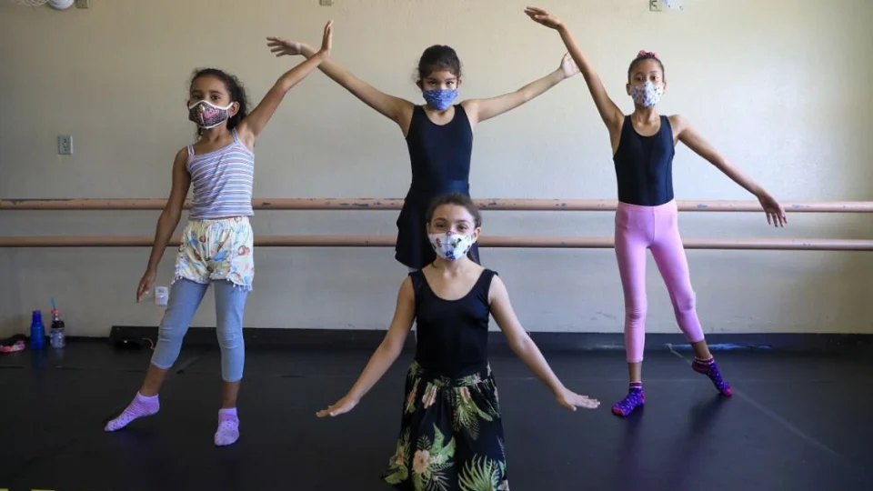 Saiba onde fazer cursos de dança e teatro gratuitos no Amazonas