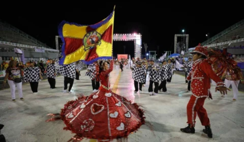 Live Carnaval 2022 emociona com desfile das escolas de samba