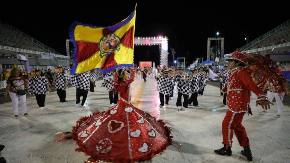Live Carnaval 2022 emociona com desfile das escolas de samba