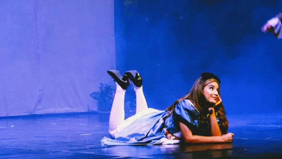 Bairros de Manaus recebem caravana de páscoa com espetáculos de teatro gratuito