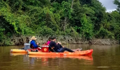 Passeio de caiaque atrai turistas para paisagens de Roraima