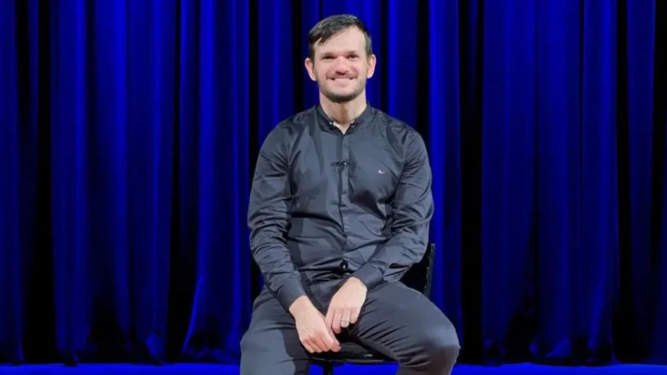 Sucesso na internet, padre Patrick estará em evento de Manaus