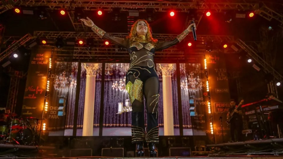 Joelma faz show para mais de 100 mil pessoas no #Sou Manaus 2022