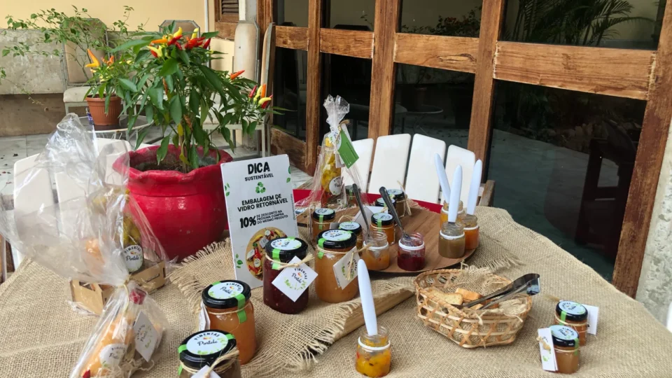 Conheça a geléia de manga e maracujá com pimenta