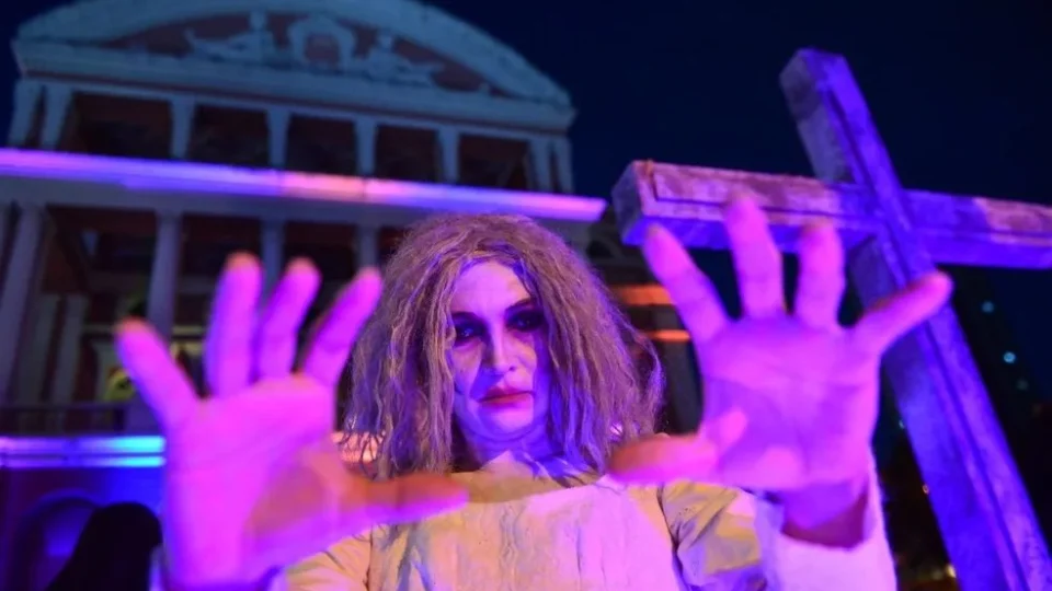 Teatro Amazonas promove programação de Halloween gratuita com visitação performática