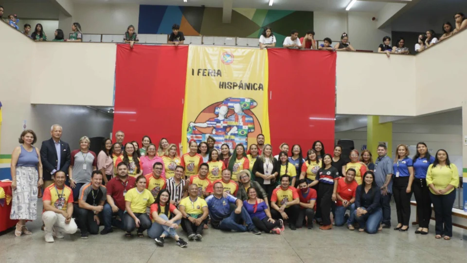 Língua espanhola é tema de feira de escola bilíngue português-espanhol da rede estadual, em Manaus
