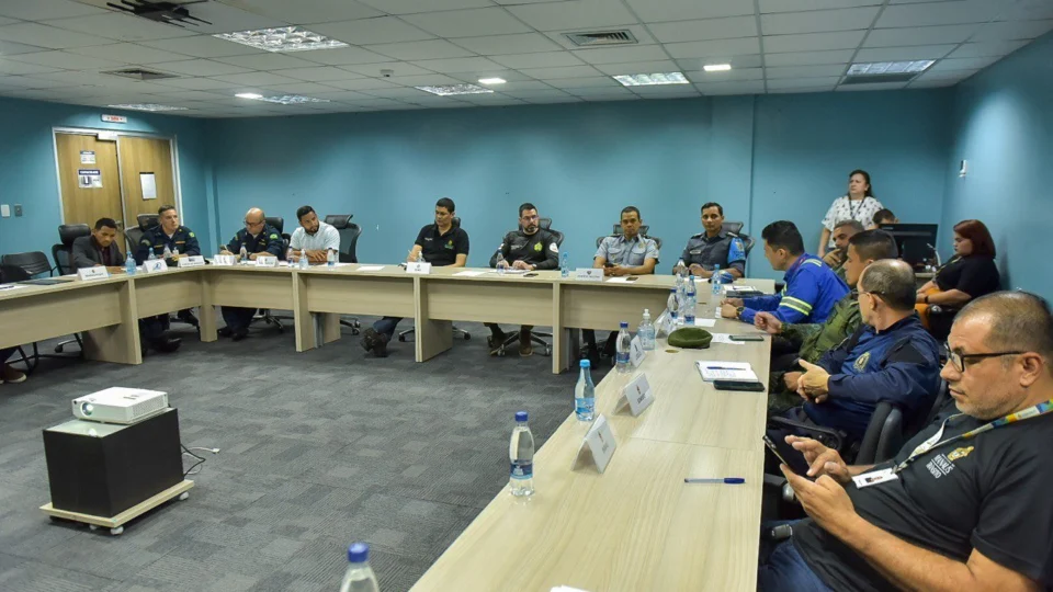 Durante reunião, preparativos para nova temporada de cruzeiros é um dos principais assuntos discutidos por autoridades