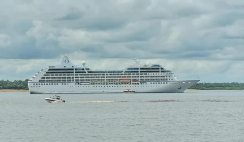 O receptivo do primeiro navio da temporada de cruzeiros 2022/2023 aconteceu neste domingo