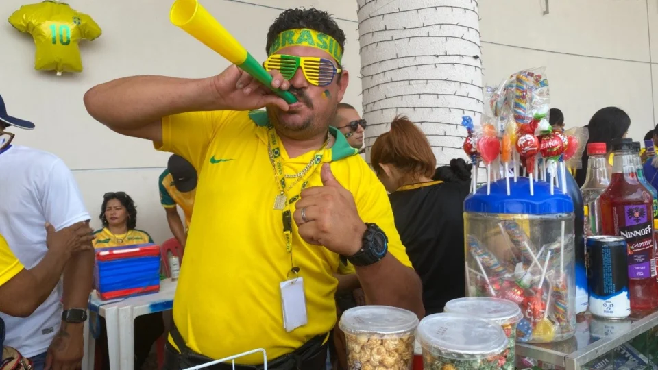Mais de 78 mil pessoas circulam nos locais de transmissão da Copa e movimentam a economia criativa em Manaus
