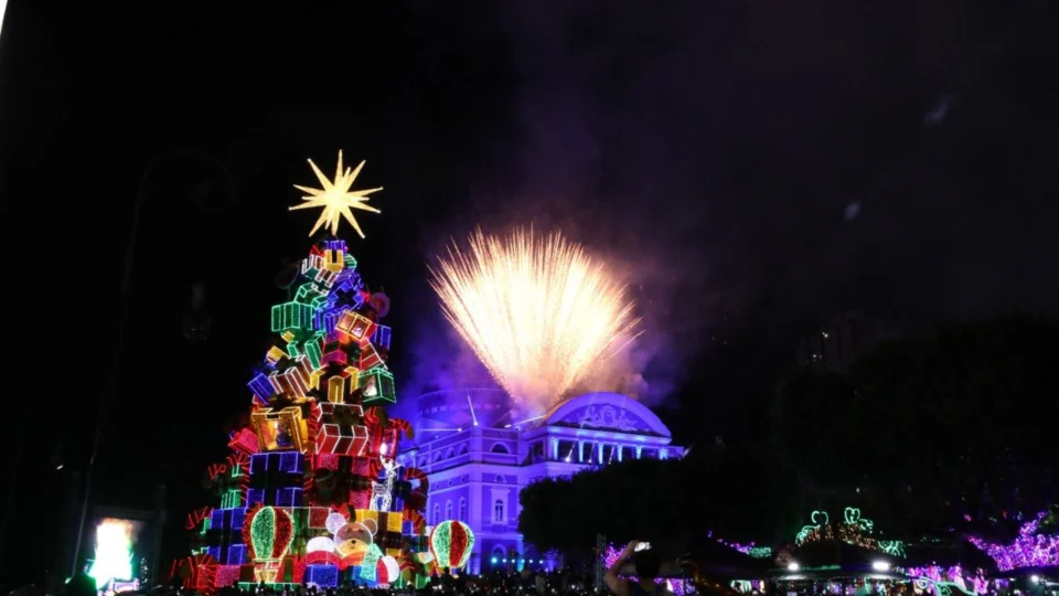 ‘Mundo Encantado do Natal’: Árvore de Natal do Largo de São Sebastião inova com tecnologia e conceitos lúdicos