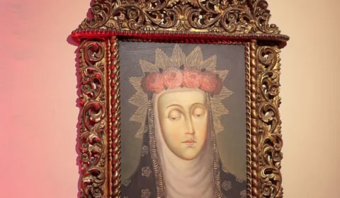 O amazonense Jair Jacqmont expõe obras de sua autoria e de artistas cusquenhos que retratam cenários e imagens sacras