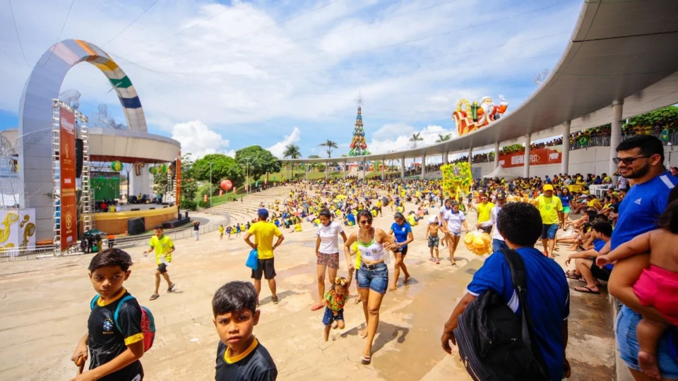 Fim de uma era: eliminação do Brasil apaga o colorido da torcida verde amarelo