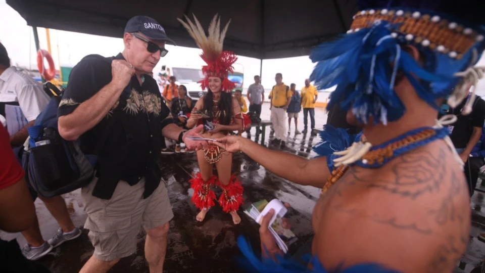 Primeiro navio do ano com turistas chega a Manaus