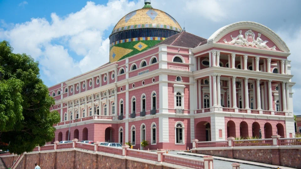Teatro Amazonas é considerado o monumento mais bonito do Brasil, segundo pesquisa on-line internacional