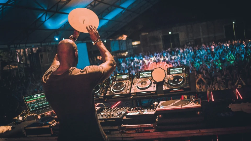 Festa Carnatrance acontece no fim de semana com 10 DJs locais, três nacionais e um internacional