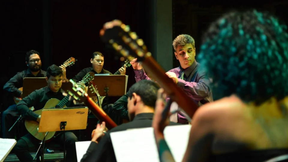 Mês de março inicia com espetáculos da Orquestra de Violões e Amazonas Band