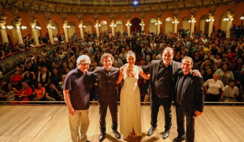 Teatro Amazonas recebe pré-estreia de “Rio do Desejo”, filme gravado na Amazônia