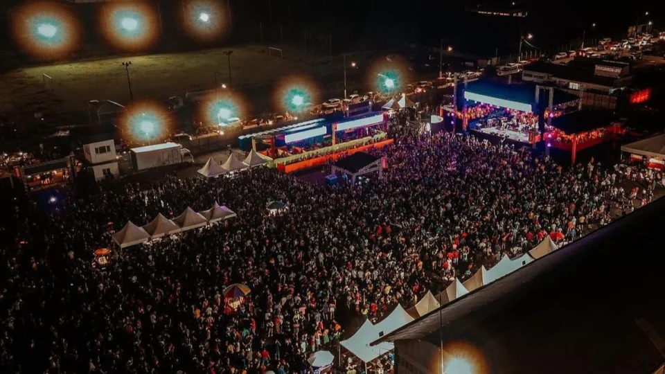 Pagode do Piloto desembarca no Via Torres, em Manaus