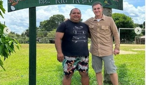 Luciano Huck conhece turismo de base comunitária no Amazonas