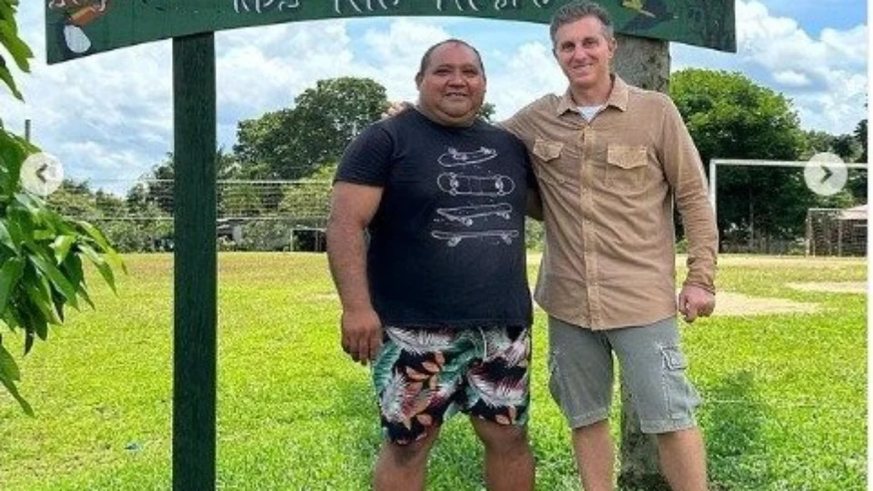 Luciano Huck conhece turismo de base comunitária no Amazonas