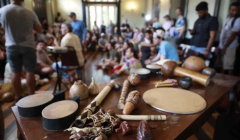 Músicos americanos se encantam com sons amazônicos em oficina no Centro Cultural Palácio Rio Negro