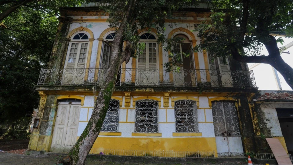 Reforma do Casarão Thiago de Mello será grande presente a poeta que faria 97 anos nesta quinta-feira (30)