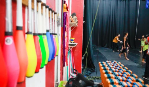 Oficinas Circenses ensinam acrobacias, preparação física, técnica cospe fogo e palhaçaria