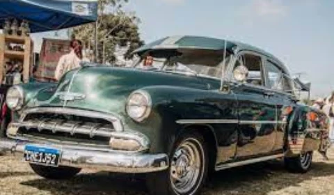 Centro Histórico de Manaus recebe exposição de carros antigos neste domingo
