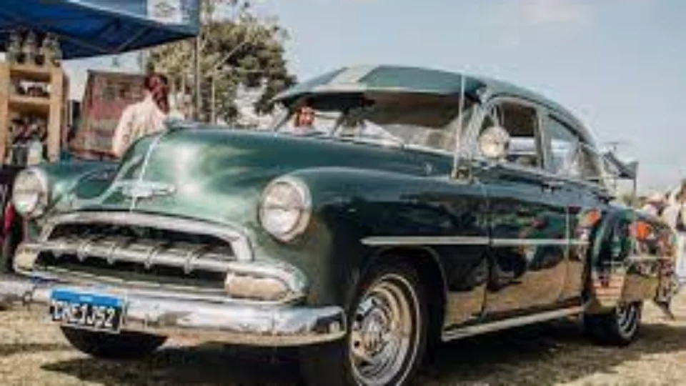 Centro Histórico de Manaus recebe exposição de carros antigos neste domingo