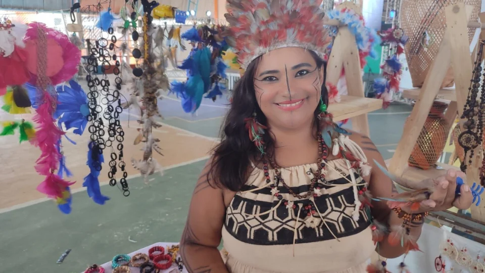 Feira de Artesanato Indígena é realizada durante festa em Rio Preto da Eva