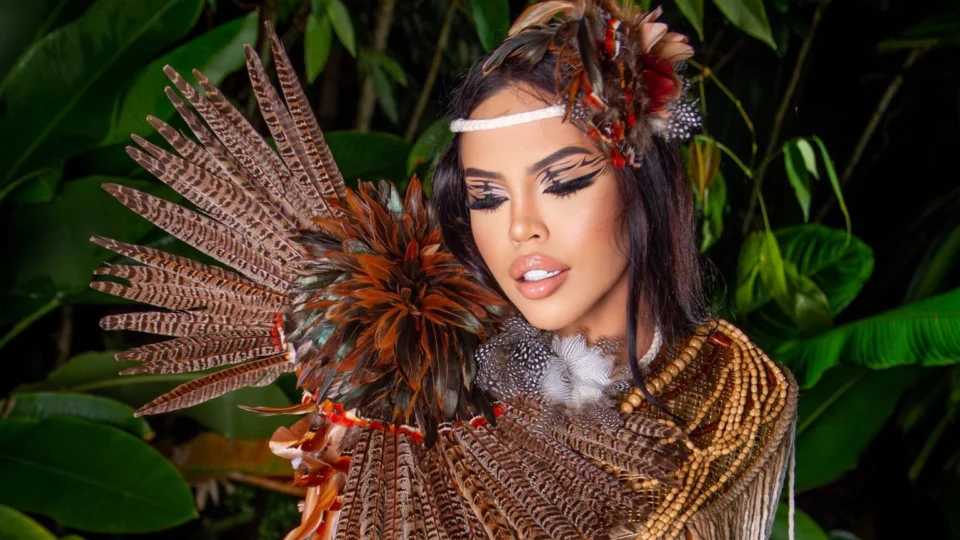 Confira tendências de maquiagem e acessórios para o Festival de Parintins