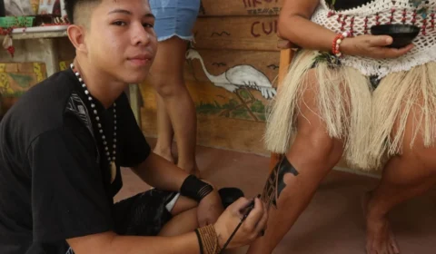 Oficina de grafismo corporal indígena promove conhecimento ancestral