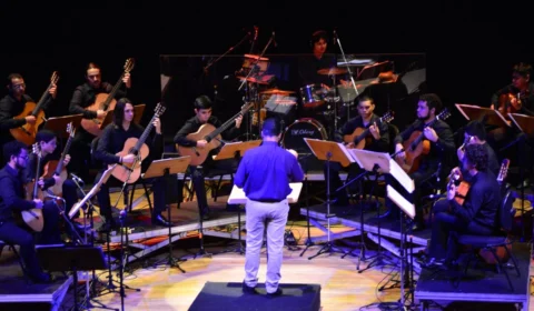 Espetáculo apresenta o poeta Celdo Braga em colaboração com a Orquestra de Violões do Amazonas