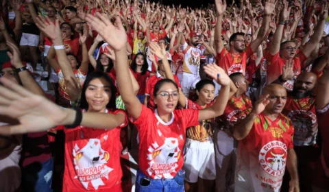 Parintins 2023: Garantido faz os ajustes finais para a primeira noite do festival e lota o Bumbódromo