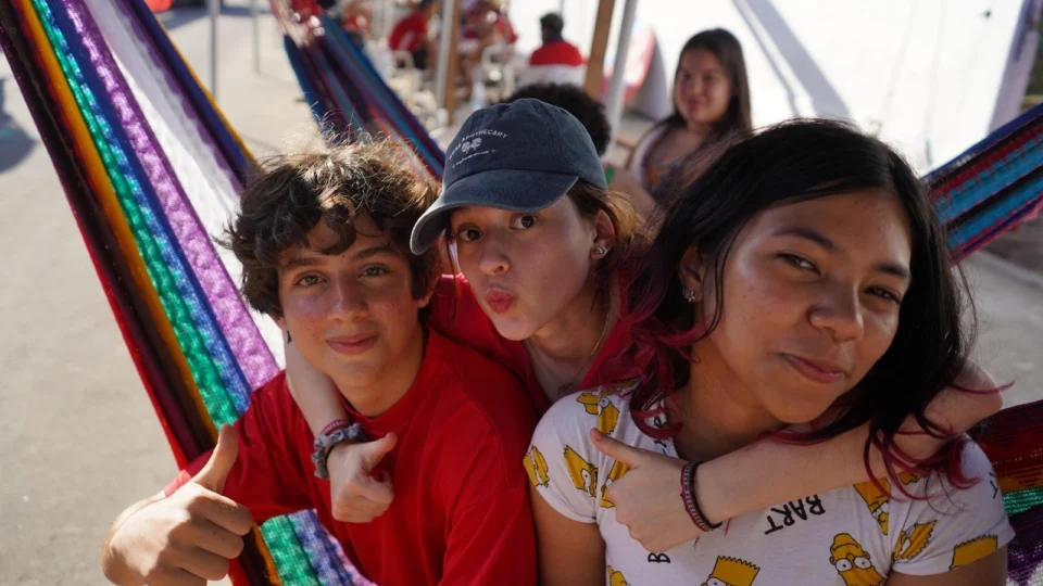 Turistas vivem a experiência na fila da galera do 56º Festival Folclórico de Parintins