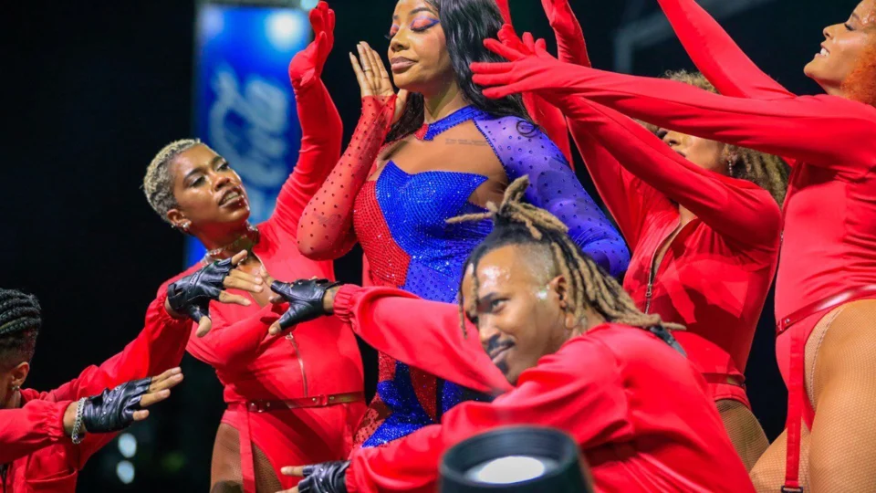 Noite histórica: Festa dos Visitantes inédita no Bumbódromo é grande êxito e reinventa uma tradição do Festival de Parintins