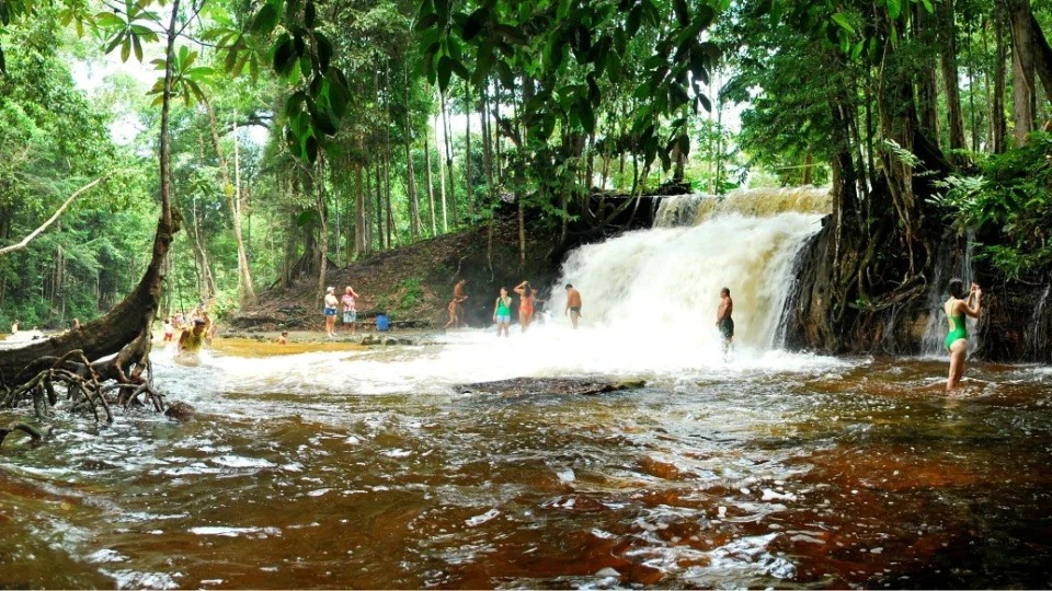 5 cachoeiras para se refrescar em Presidente Figueiredo