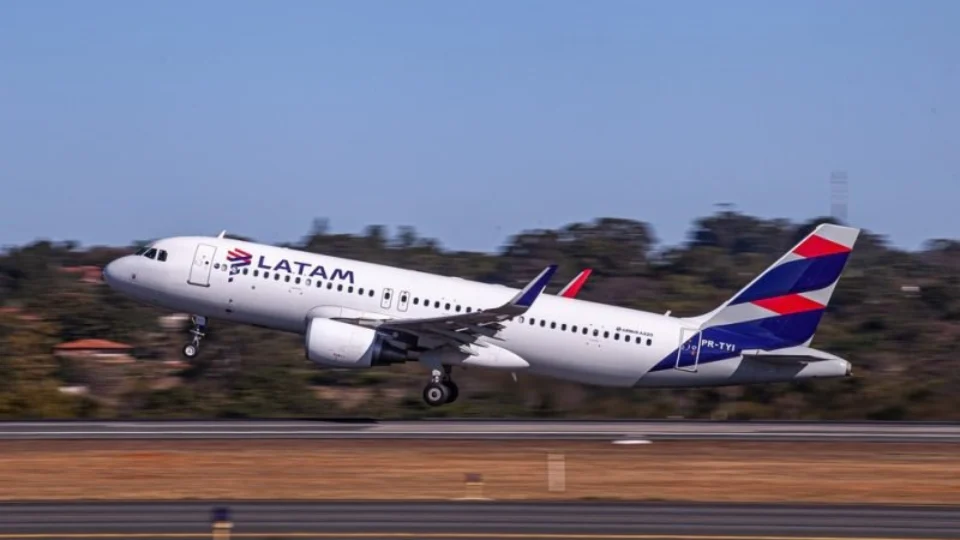 Governo do Amazonas anuncia expansão da malha aérea com novos voos da Latam para o Rio de Janeiro, São Paulo e Belém